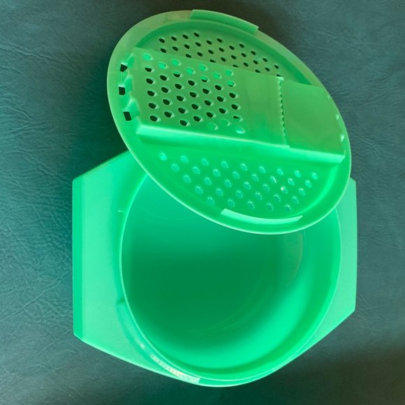 Vintage Tupperware Jadeite Green veggie cheese Grater and Mandolin Bowl … - Picture 2 of 5